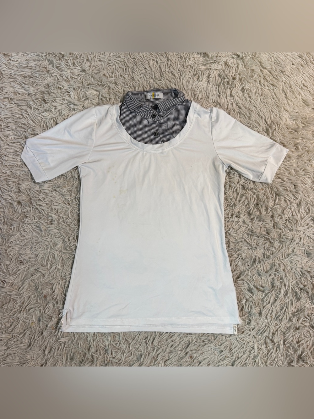 Women’s XS White Callidae Short Sleeve Horseback Riding Sunshirt. Staining.